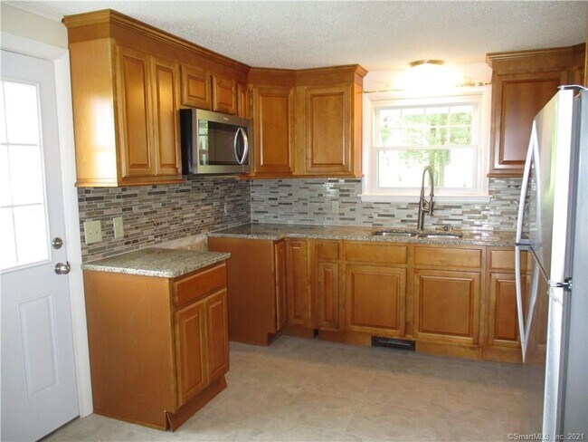 Foto del edificio - 21 Kinne Rd