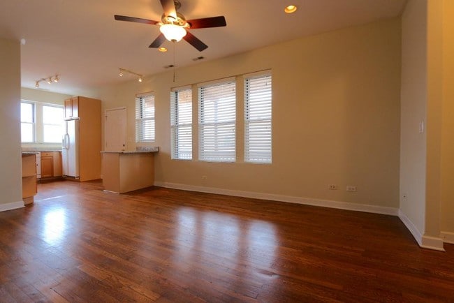 Foto del edificio - 3355 W Wilson Ave