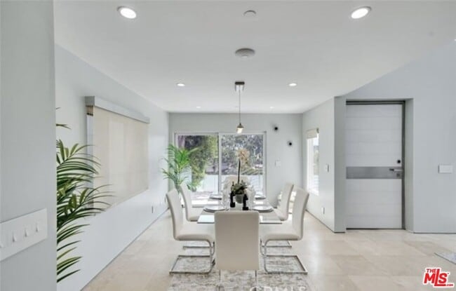 Building Photo - 3943 Fredonia Dr