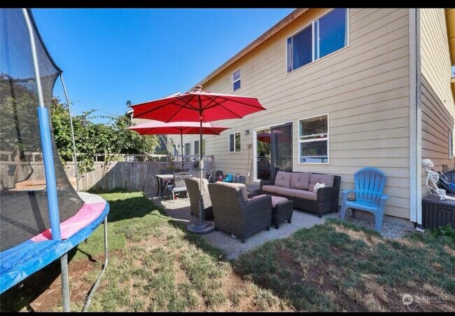 Building Photo - 4308 Roxanna Loop SE