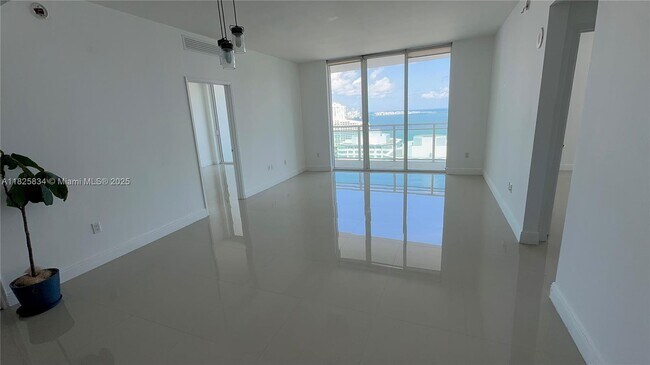 Building Photo - 951 Brickell Ave