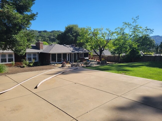 Building Photo - Single Level Rancher ion Sleepy Hollow Area