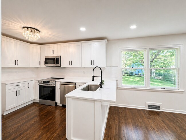 Foto del edificio - 6720 Holmes Rd
