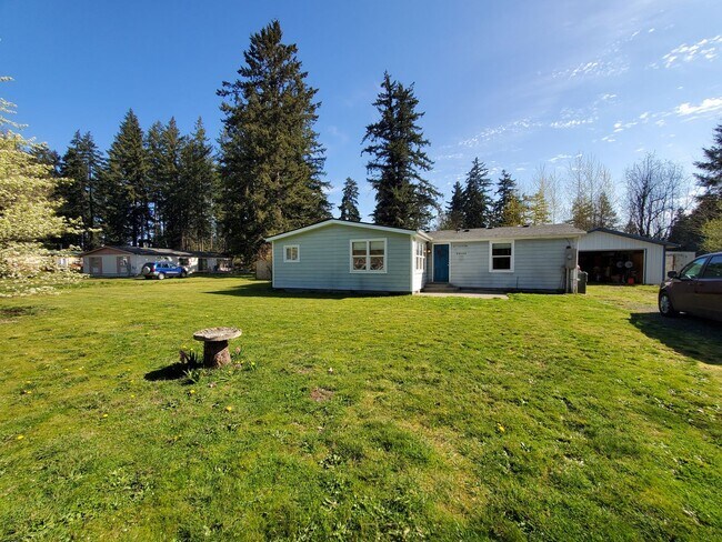 Building Photo - Spacious Rambler on Quiet 1/2 Acre