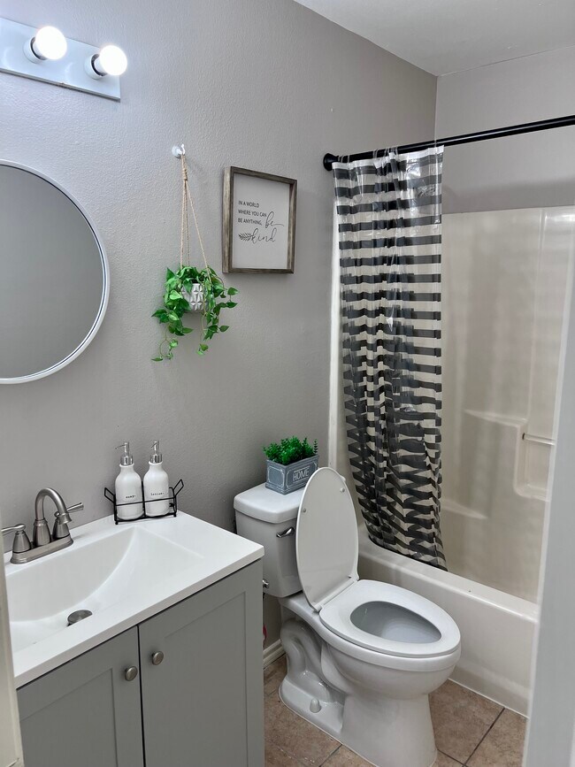 Bathroom #1 - 426 Alma Ave