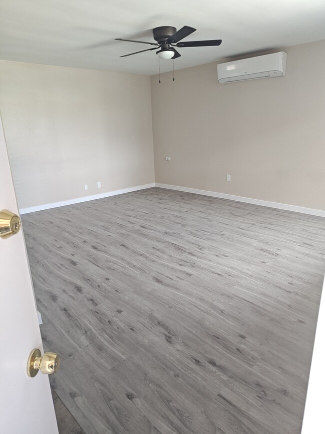 Building Photo - 1263 W 95th St
