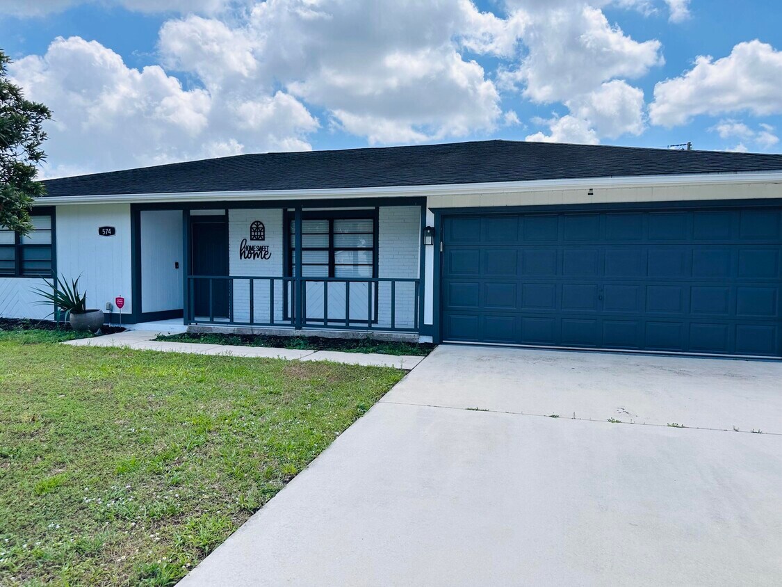 Foto principal - 574 NW Marion Ave