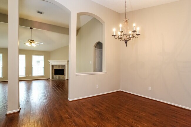 Foto del edificio - 27 Orchid Grove Pl