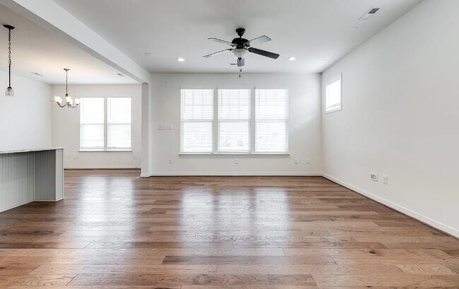 Building Photo - 5610 Benoni Ct