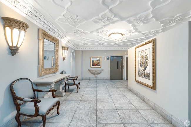 Foto del edificio - 901 W Argyle St