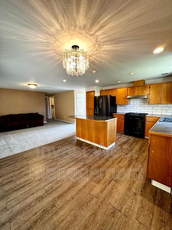 Building Photo - 7107 NE 148th Ct