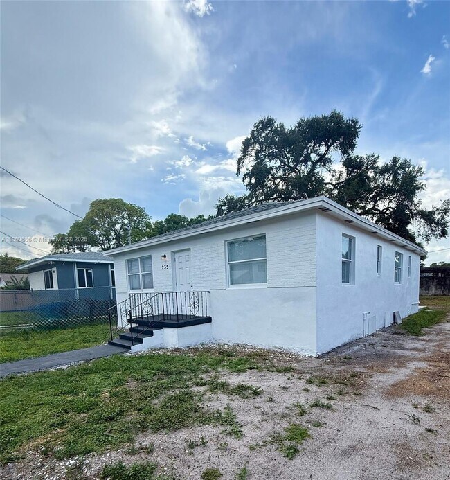 Foto del edificio - 235 NW 53rd St