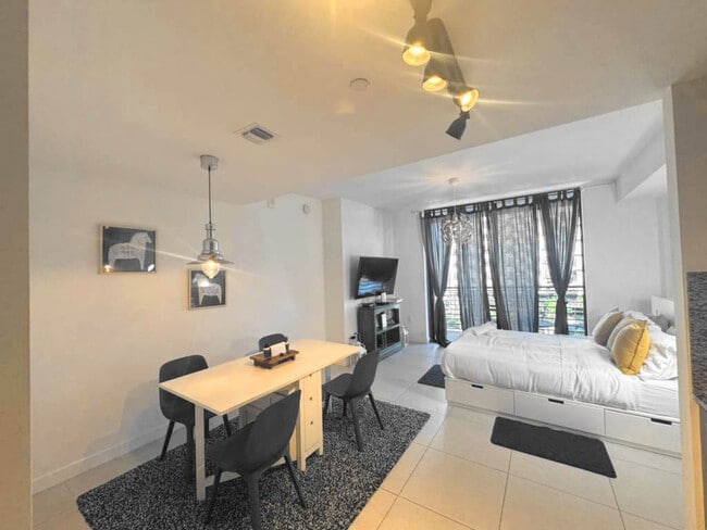 Building Photo - 5350 NW 84th Ave