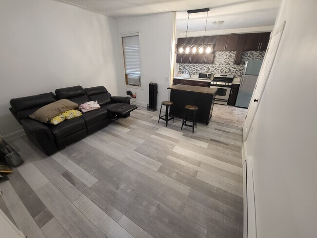Foto del edificio - 18510 Hillside Ave