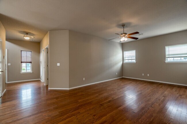 Foto del edificio - Spacious 3 Bedroom Home Close to UofA!