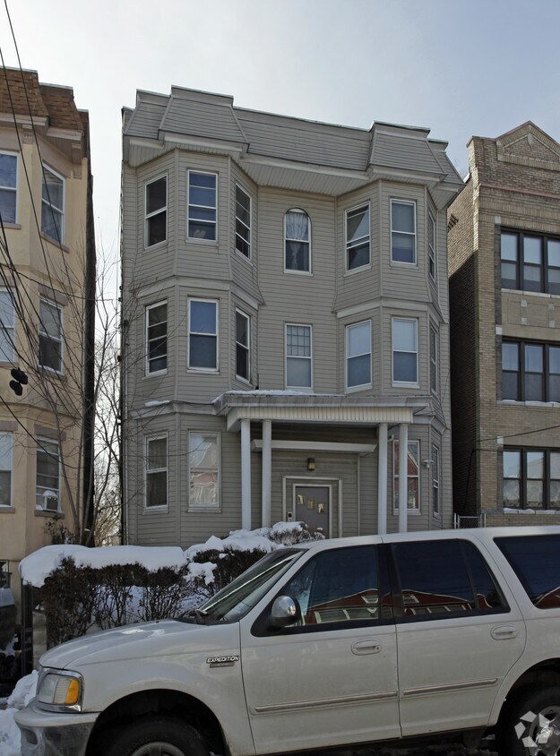 Building Photo - 69 Bostwick Ave