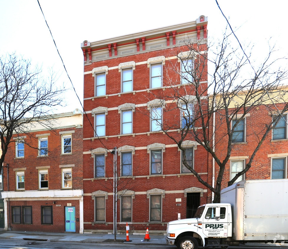 Building Photo - 1702 Elm St