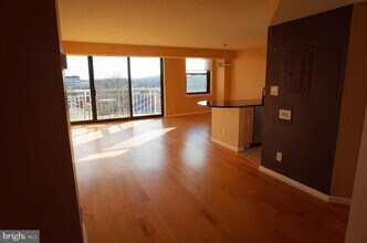 Building Photo - 1200 Braddock Pl