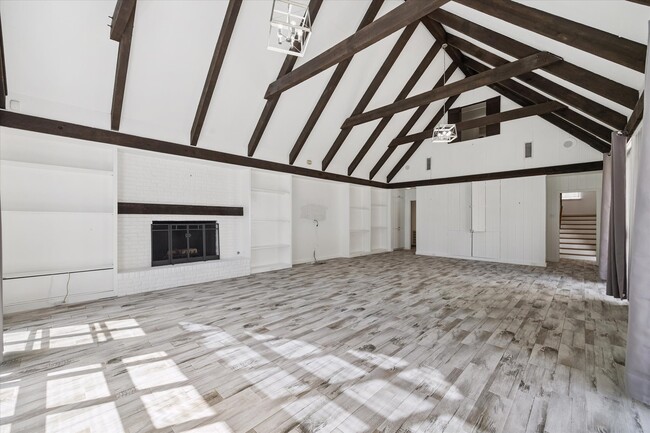 Building Photo - 10807 Beinhorn Rd
