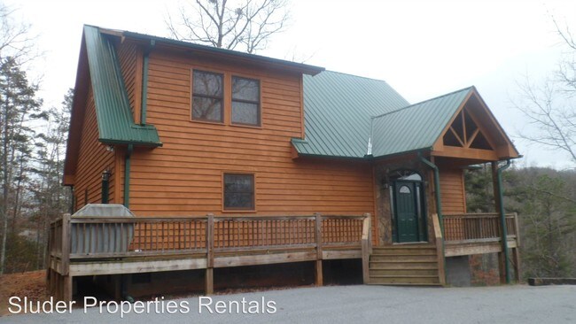 Building Photo - Studio, 2.5 bath House - 546 Tahlfield Rd