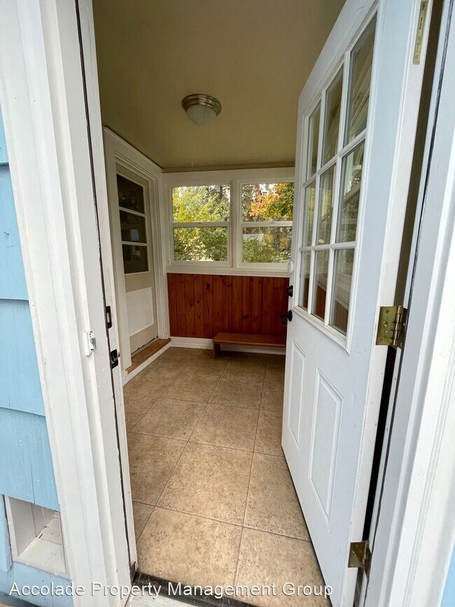 Building Photo - 2 br, 1 bath House - 701 Pine Street