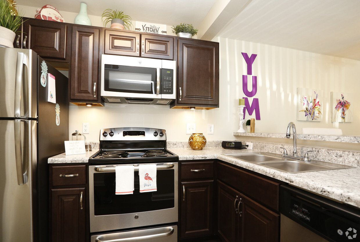 Kitchen with Stainless Steel Appliances - Beachwood Park Apartments and Townhomes