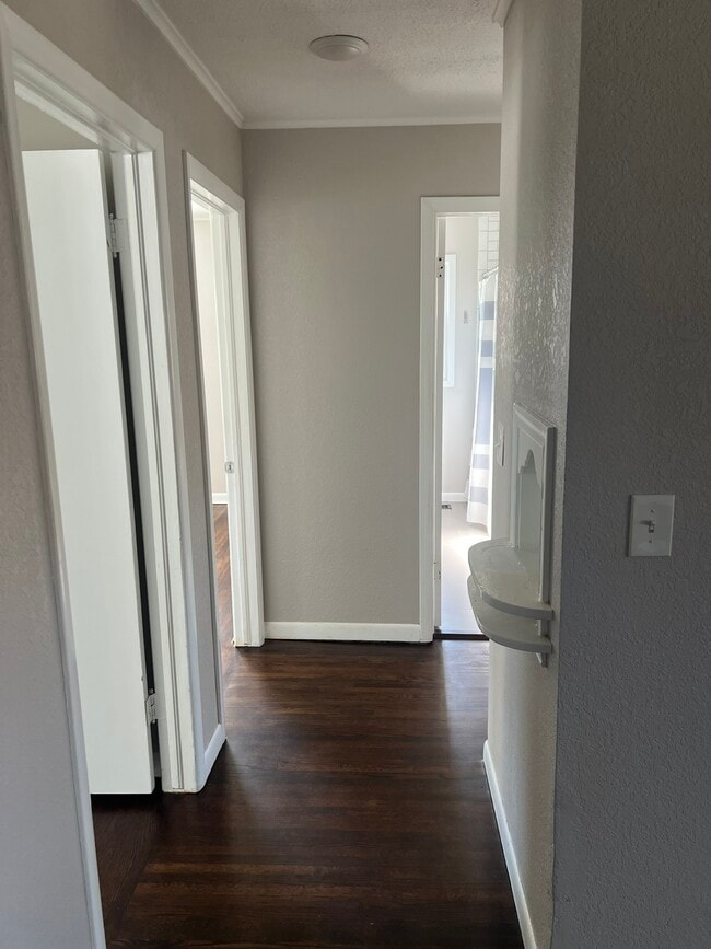 Building Photo - 3839 S Cincinnati Ave