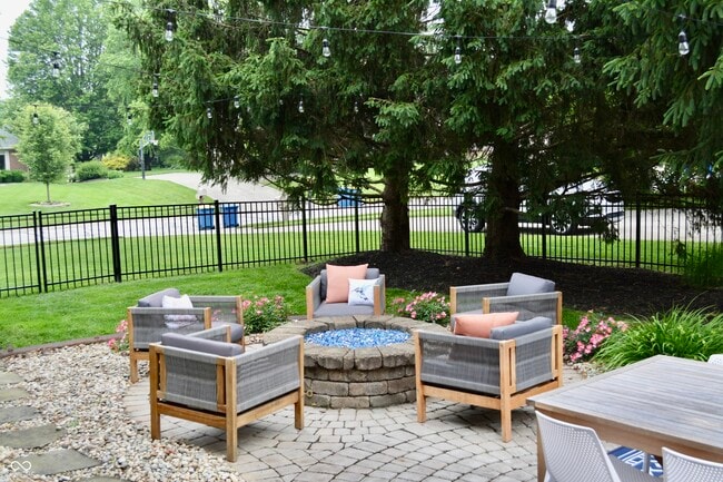 Building Photo - 6862 Riverside Way