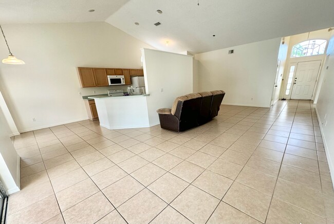 Building Photo - 206 Rochester Loop