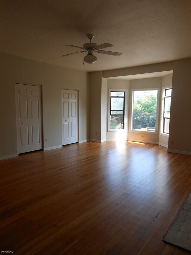 Foto principal - 208 S 3rd St W