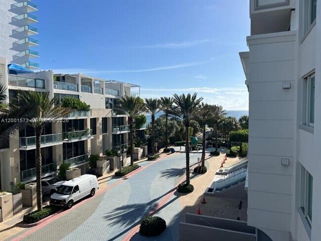 Foto del edificio - 9499 Collins Ave
