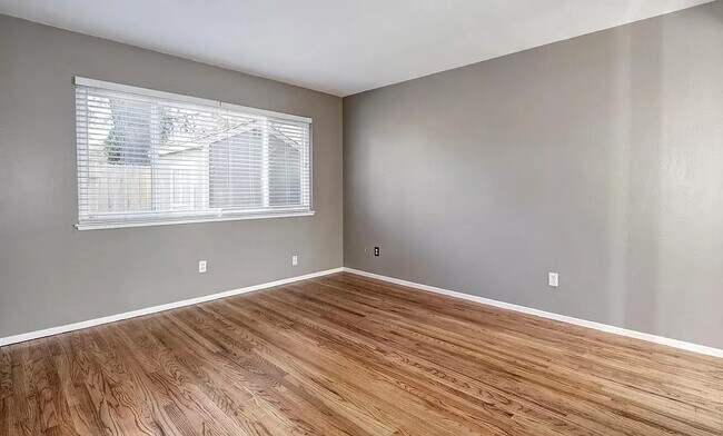 Building Photo - 3022 Crystal Creek Dr