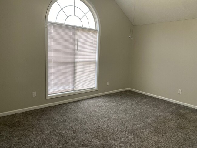 Building Photo - 68 Old Oak Cir