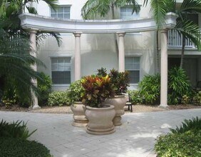 Building Photo - 224 Murcia Dr