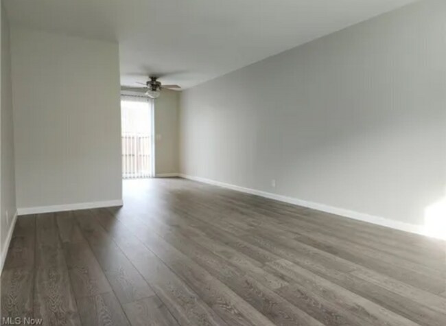 Foto del edificio - 1651 Mentor Ave