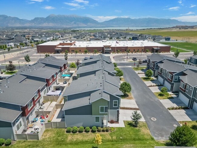 Building Photo - Stunning Row End Townhome In Great Location!