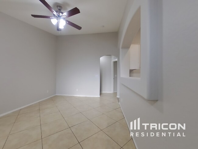 Foto del edificio - 12534 W Willow Ave