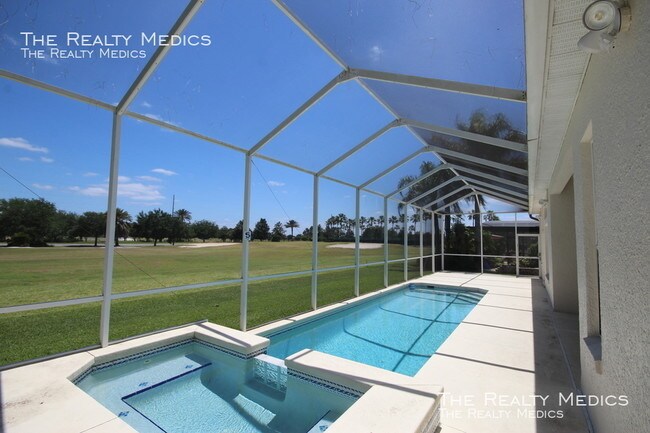 Foto del edificio - 326 Golf Course Pkwy