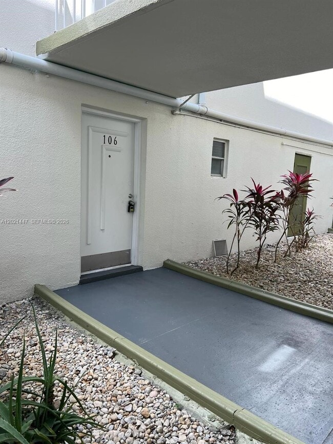Building Photo - 4235 N University Dr