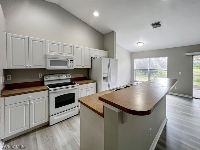Foto del edificio - 672 Homestead Rd S