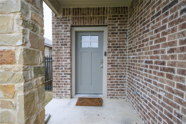 Building Photo - 209 Yoakum St