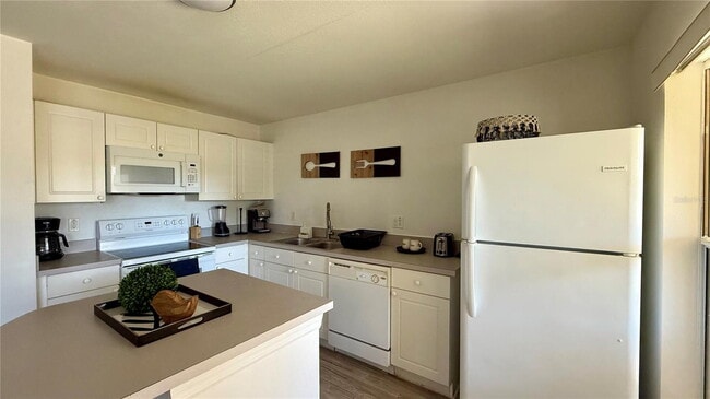 Foto del edificio - 2710 Club Cortile Cir