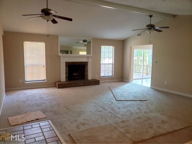 Building Photo - 180 Springhouse Ln
