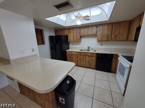 Building Photo - 4619 SW 7th Pl