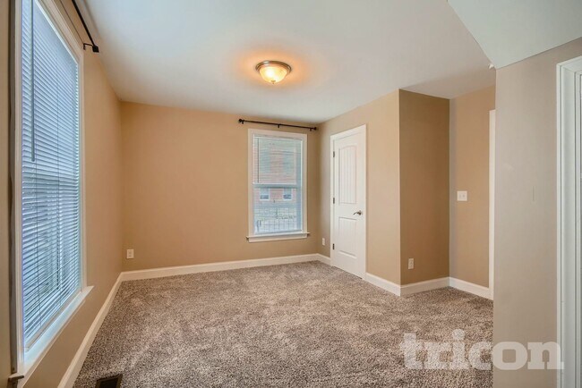 Foto del edificio - 247 Young Ave SW