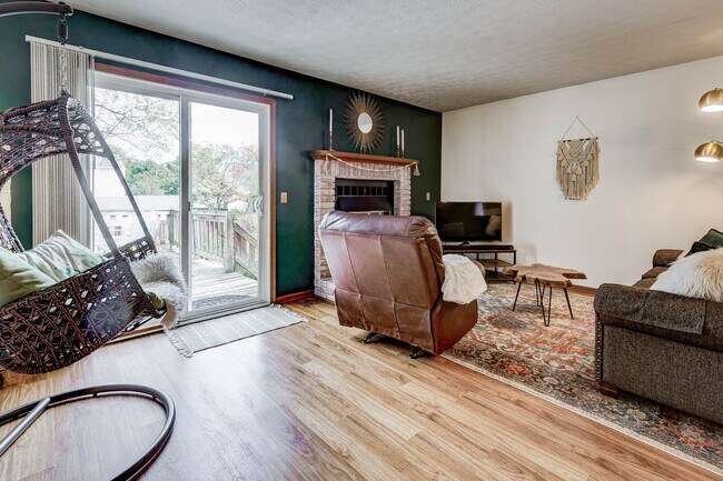 Foto del edificio - 6524 Blossomwood Cir NE