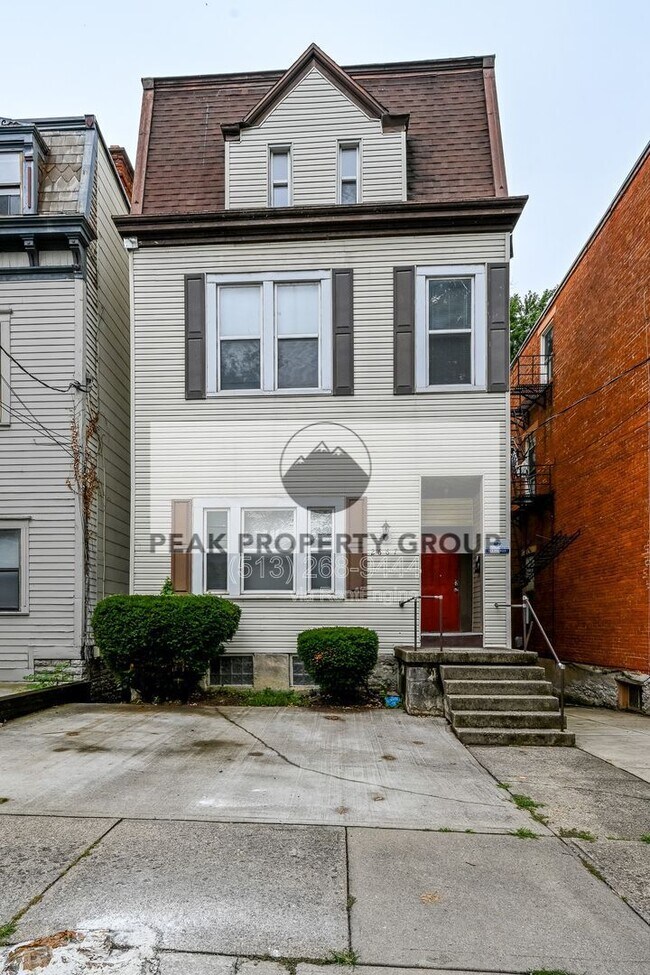Building Photo - 2667 Bellevue Ave