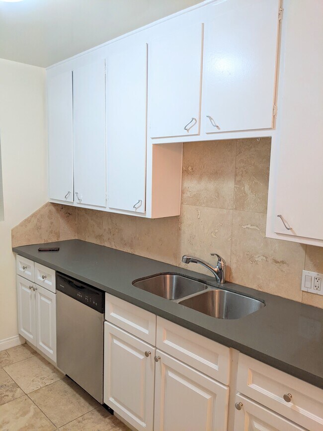 Foto del edificio - 13609 Burbank Blvd