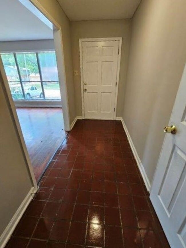 Building Photo - BELOW MARKET RENT!