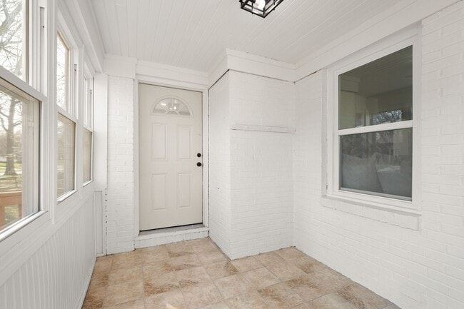 Building Photo - 822 E 72nd St